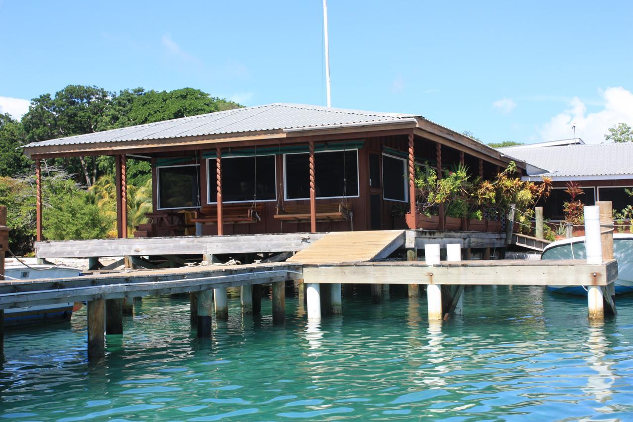 Utila Lodge Buitenkant foto